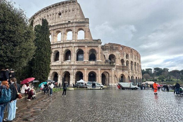 Colosseum to Roman Forum and Palatine Hill Private Guided Tour